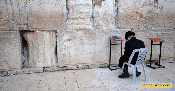 Don’t Touch an Orthodox Person of the Opposite Sex
