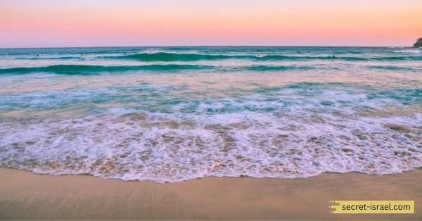 Mikhmoret Beach