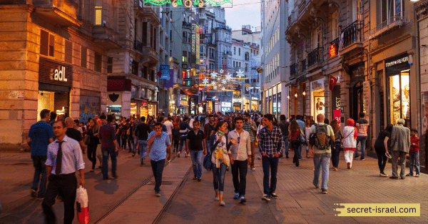 Visit the Nahalat Binyamin Pedestrian Mall