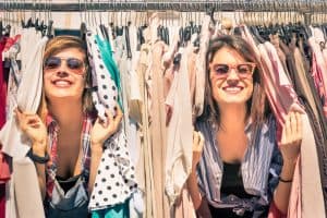 Young beautiful women at the weekly cloth market - Best friends