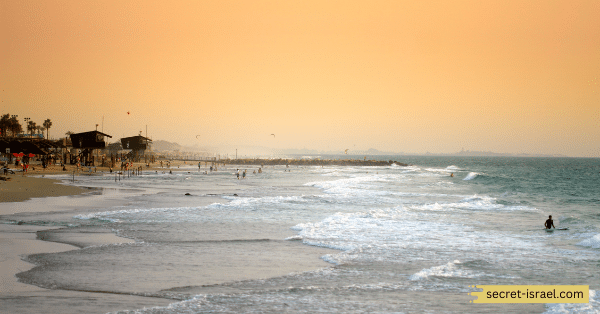 Atzmaut Beach, Haifa