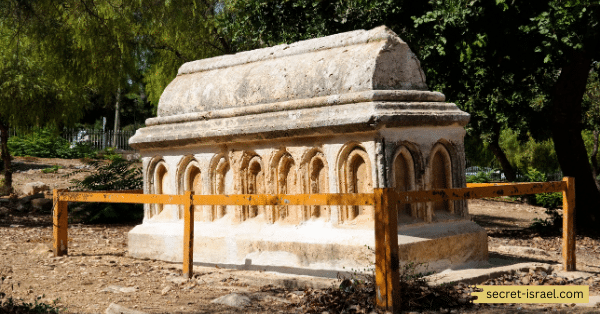 Explore the ruins at Mamilla Cemetery