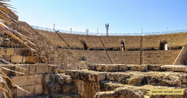 Immersing in the Dynamic Artistic Atmosphere of Caesarea
